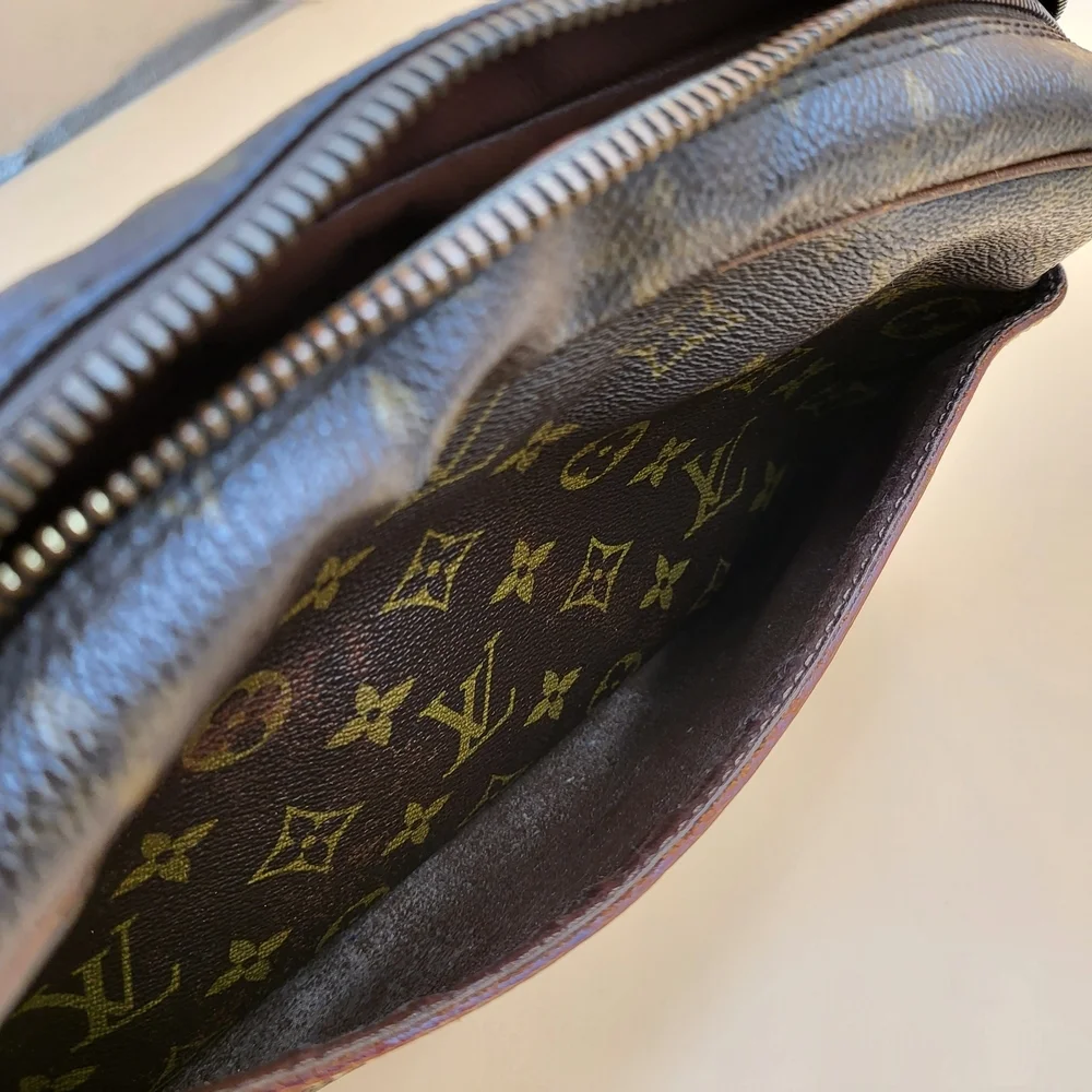 LOUIS VUITTON Compaigne 28 Monogram Leather Clutch..Authentic.. - Picture 16 of 16